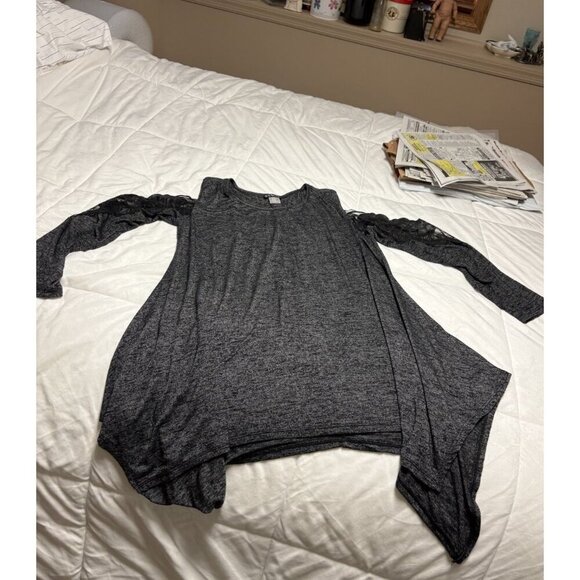 Venus Black Gray Cold Shoulder Top Size Large Crochet Trim Handkerchief Hem - Picture 2 of 10